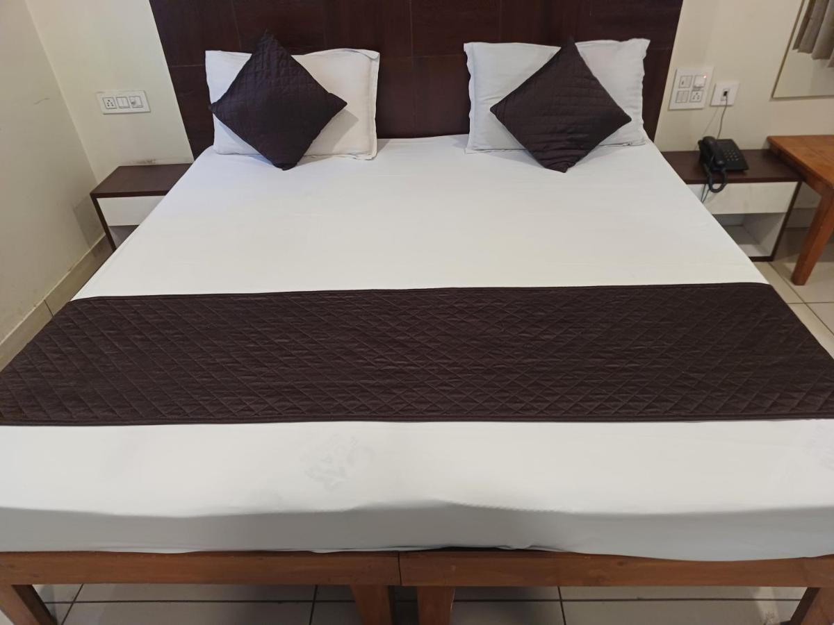 Hotel Rashika Palace 3*